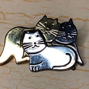 Vintage cat brooch